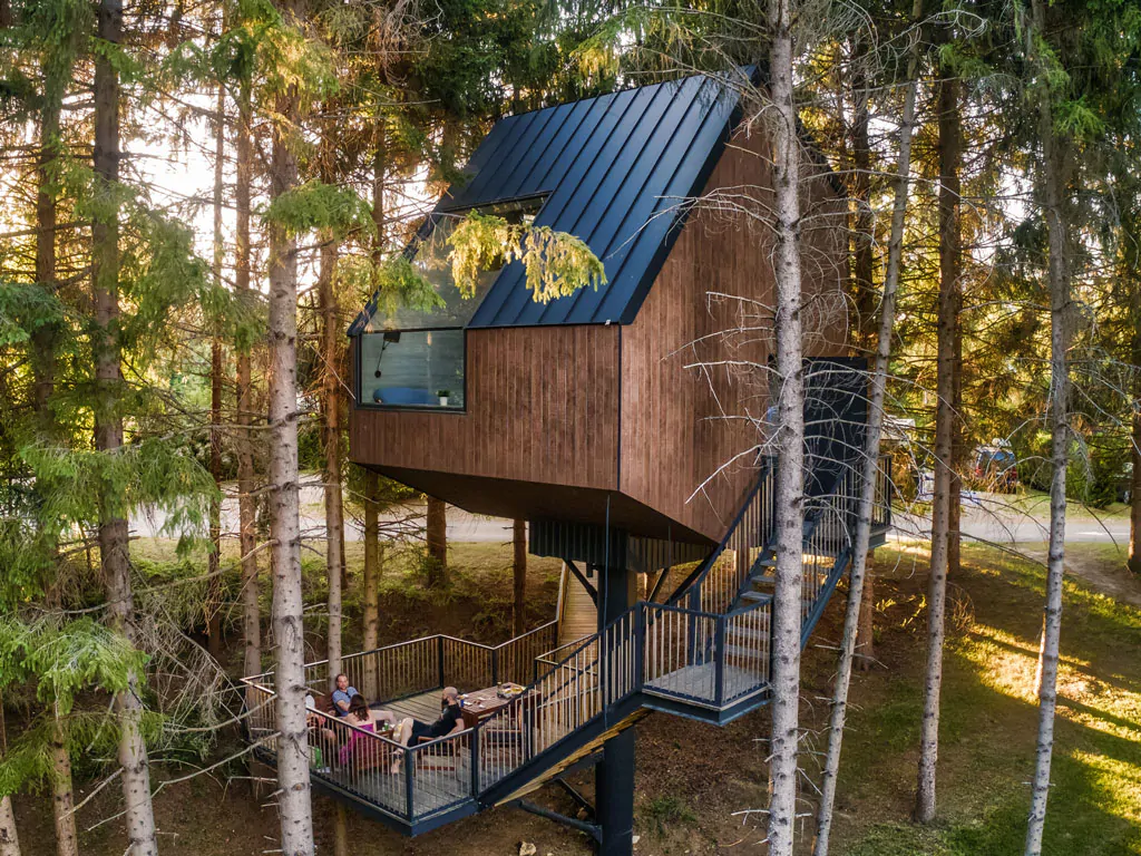 plitvice-camping-resort-mobile-home-tree-house-terrace-view