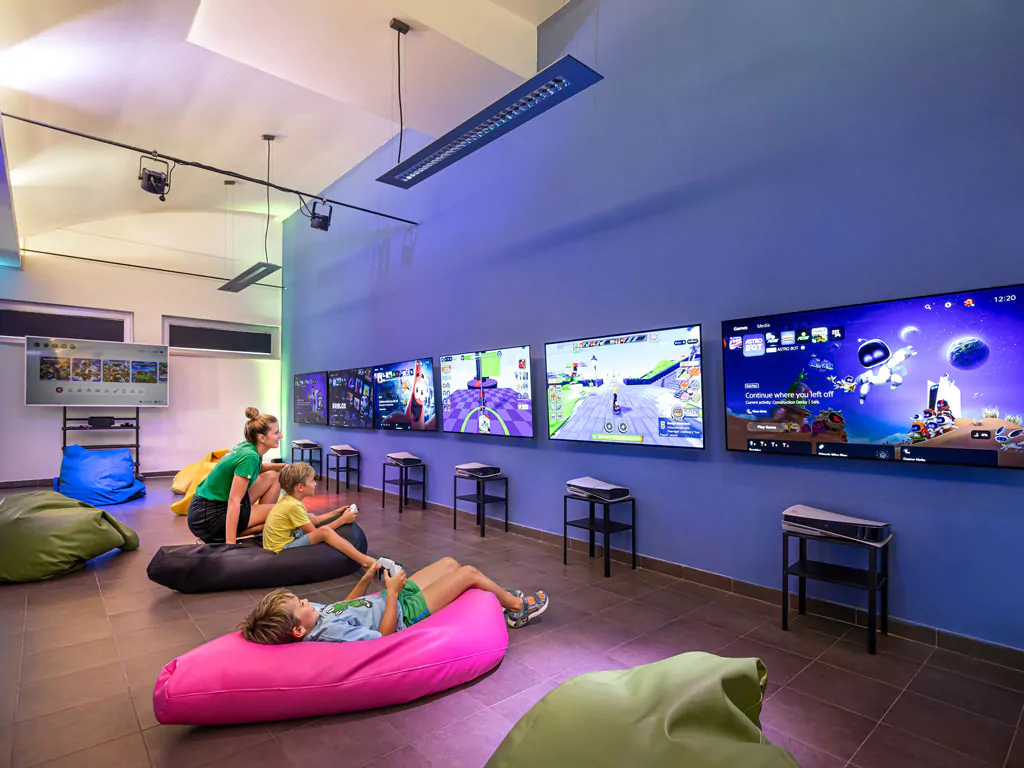 camping-polari-children-playroom-gamingroom-interior