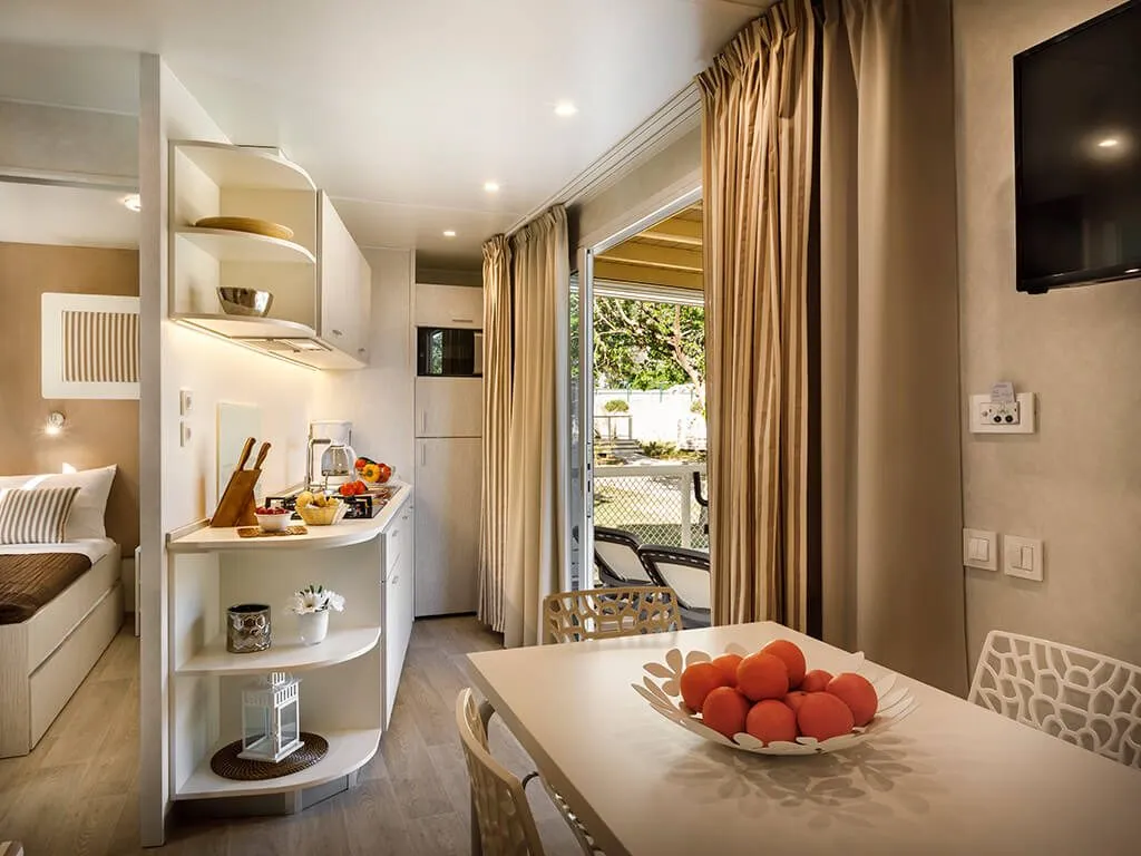 baska-beach-camping-resort-marena-premium-mobile-home-interior-iv