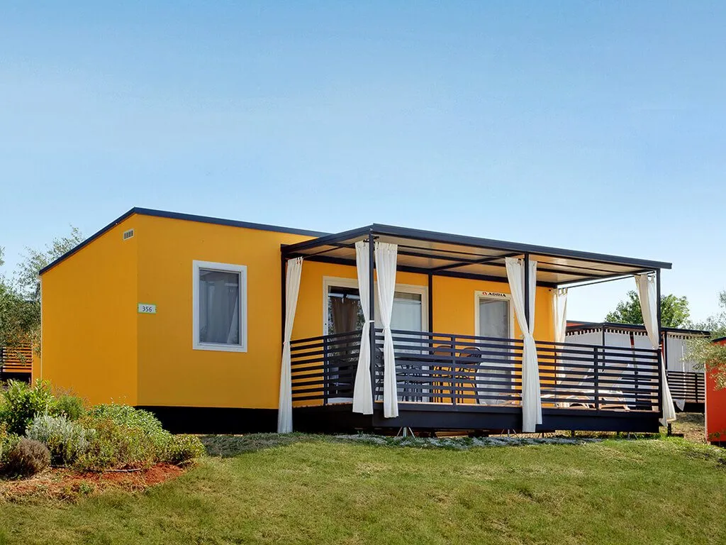 camping-aminess-park-mareda-mediterranean-family-mobile-home-exterior
