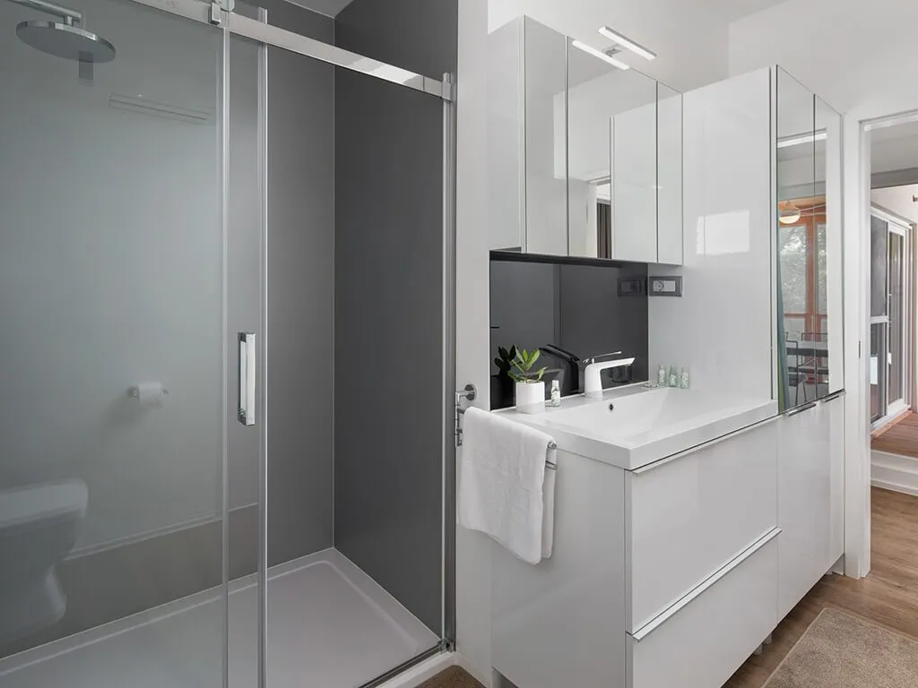camping-mon-perin-luxury-beach-meyou-mobile-home-bathroom