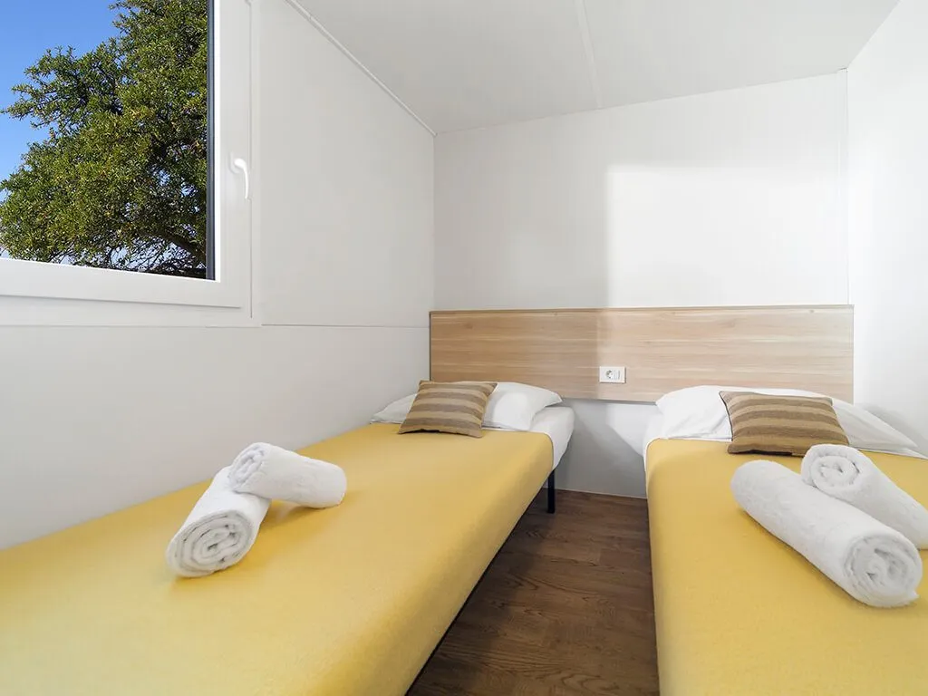 camping-paklenica-bluesun-interior-of-double-bed-bedroom-in-mobile-home-for-42-2