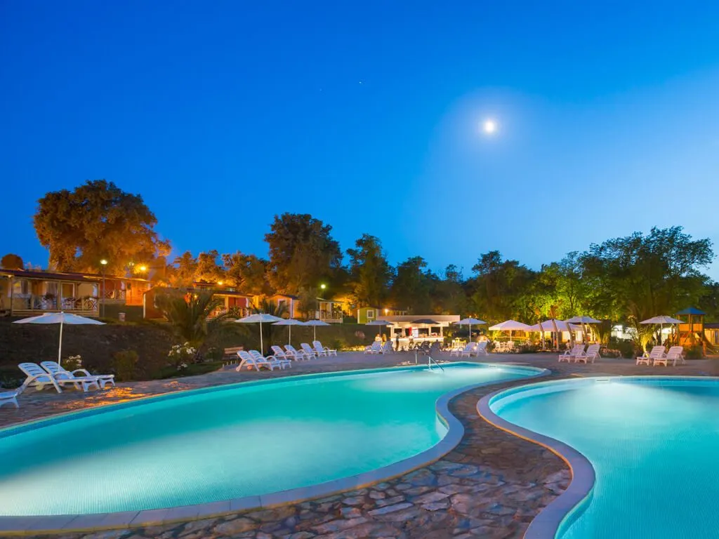 camping-park-mareda-mediterranean-village-pool