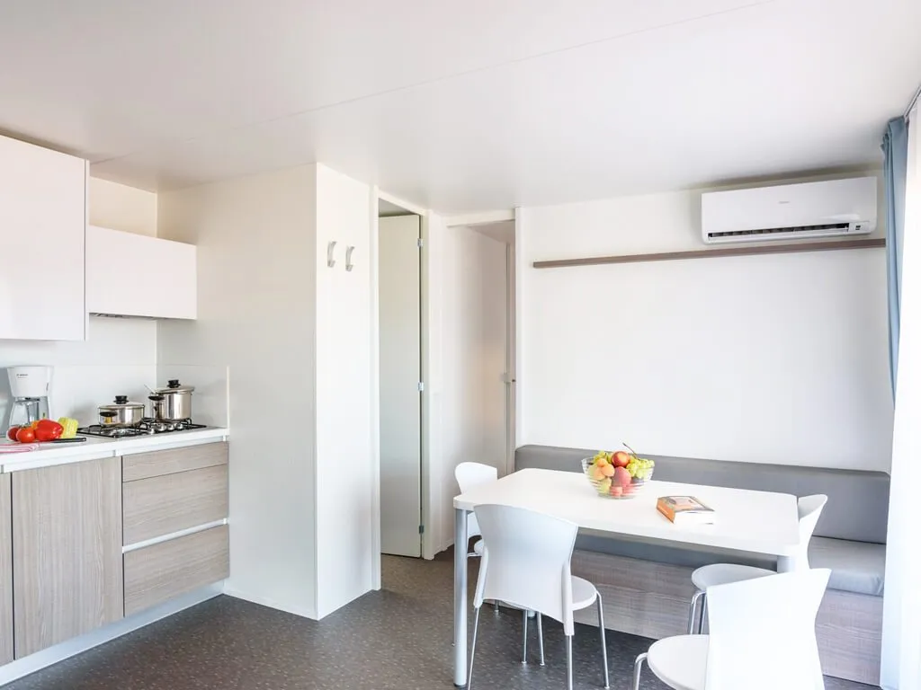 camping-polari-mobile-homes-premium-family-kitchen-living-room