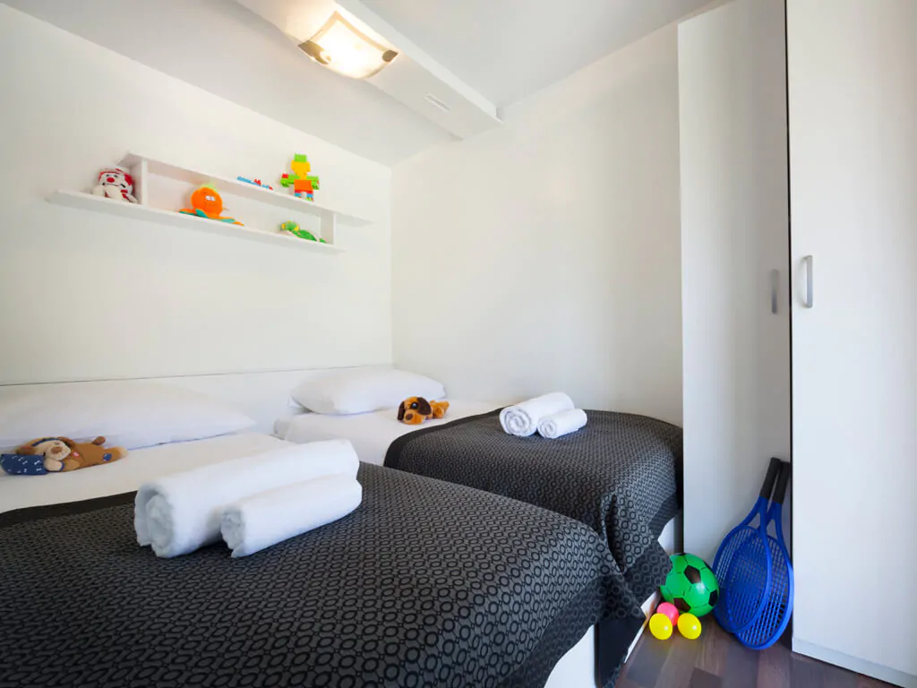 camping-polari-mobilehomes-standard-kids-bedroom-2