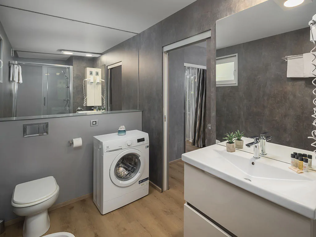 camping-resort-mon-perin-beach-villa-you-and-me-interior-bathroom