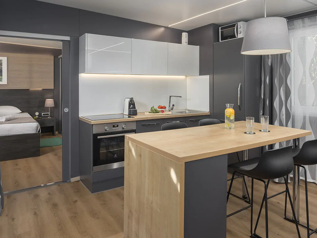 camping-resort-mon-perin-beach-villa-you-and-me-interior-kitchen