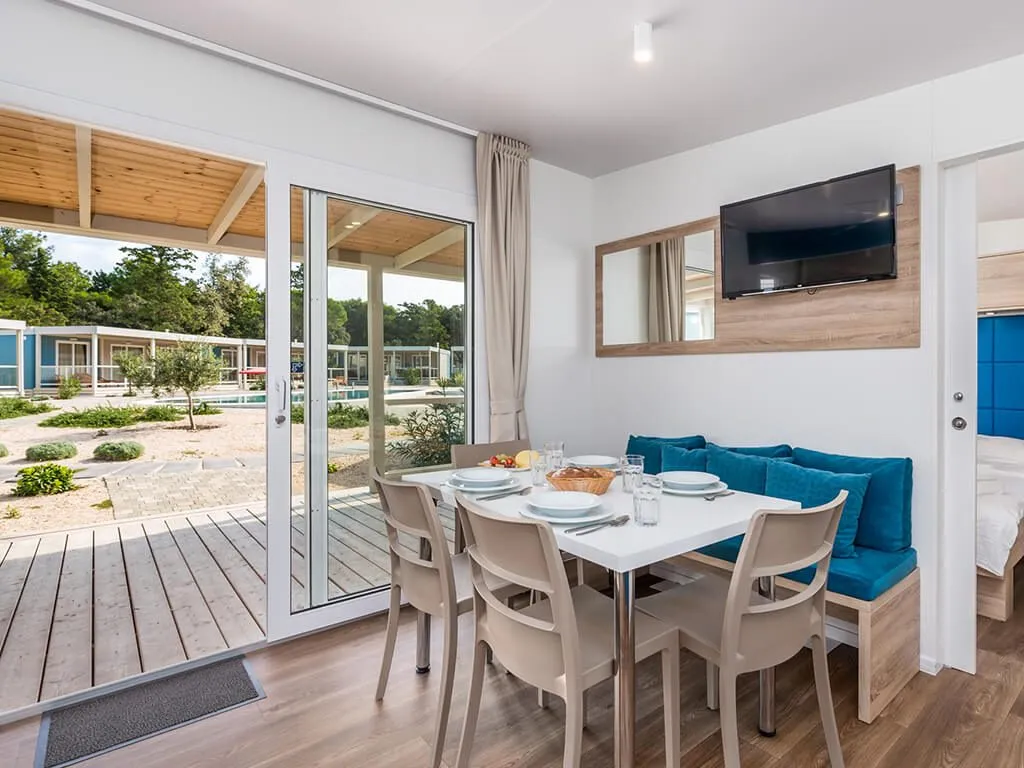 camping-strasko-interior-of-mediteran-superior-mobile-home-iix