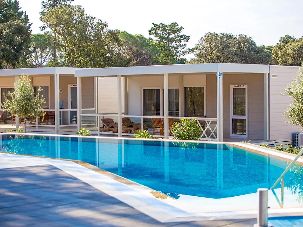 camping-strasko-mobile-homes-with-pool-mediteran-superior-i