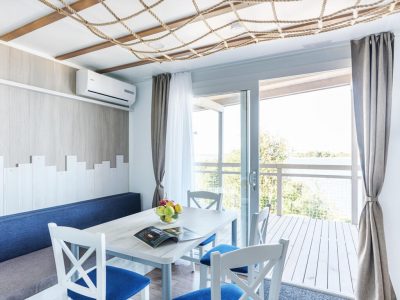 camping-vestar-mobile-homes-superior-family-living-room-dining-room