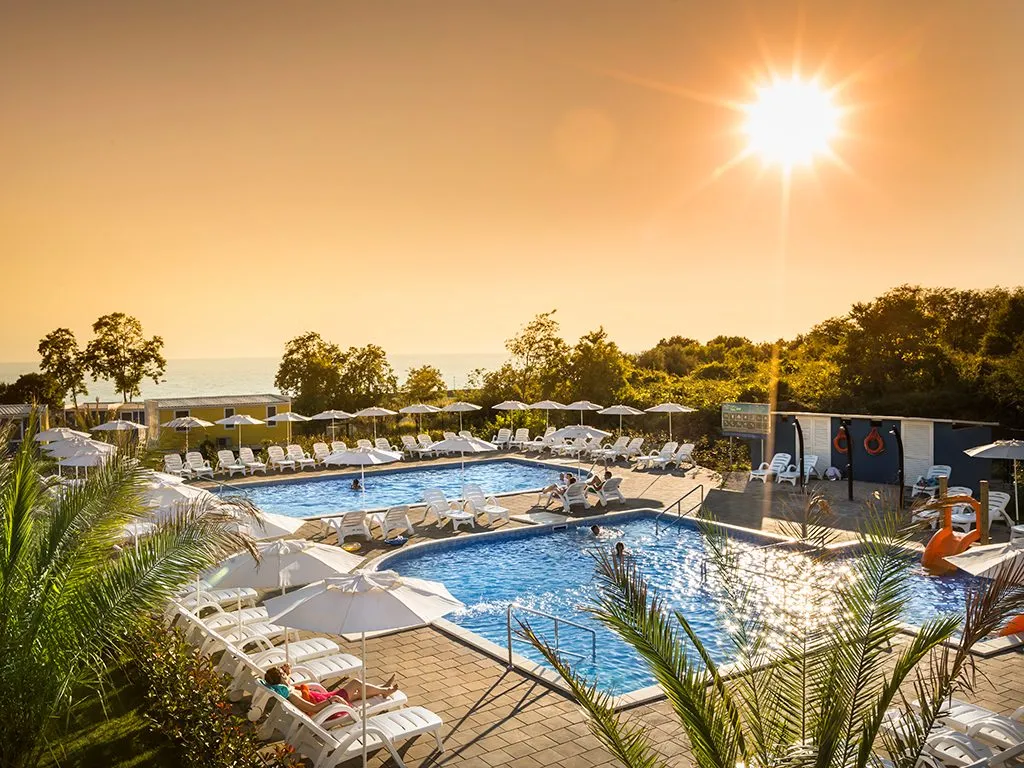 campsite-aminess-park-mareda-mirami-village-sunset