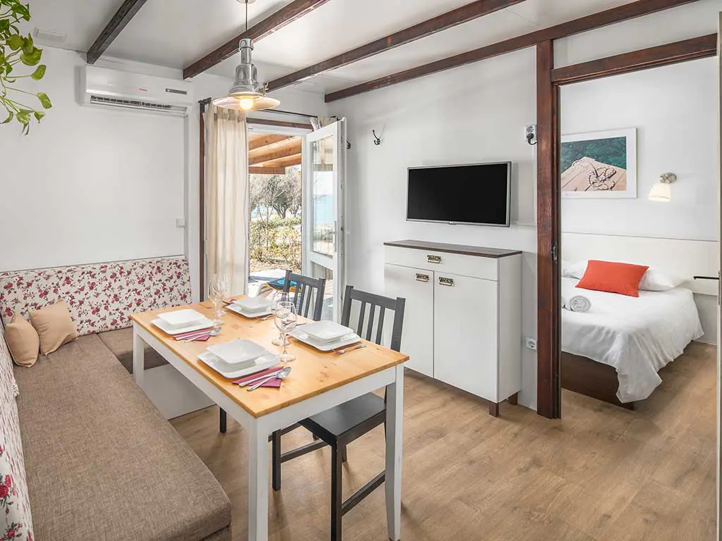 campsite-mon-perin-deluxe-seaview-mobile-homes-interior