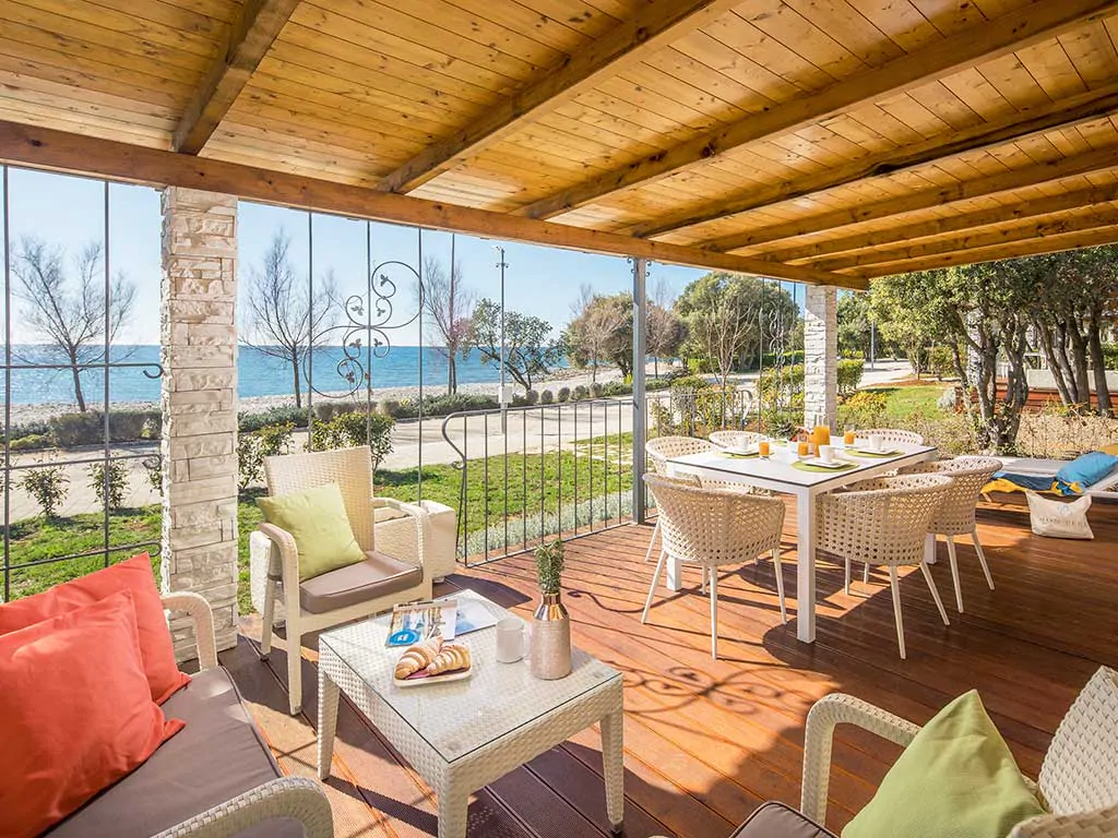 campsite-mon-perin-deluxe-seaview-mobile-homes-terrace-with-seaview-i