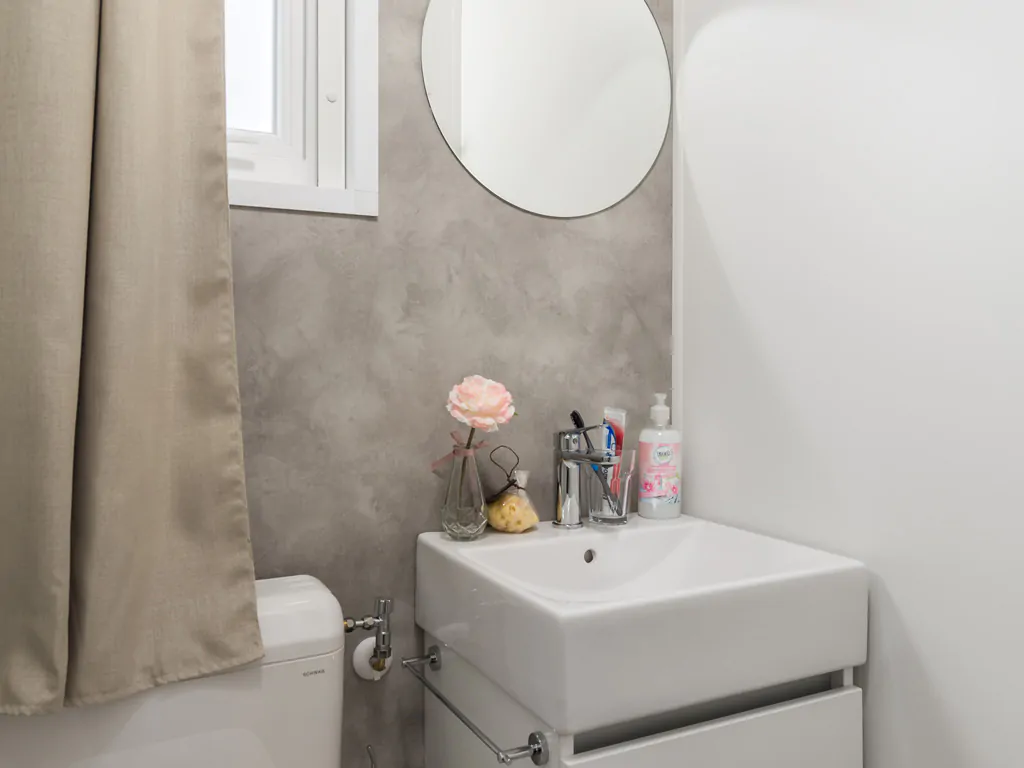 campsite-strasko-mobile-home-interior-toilete