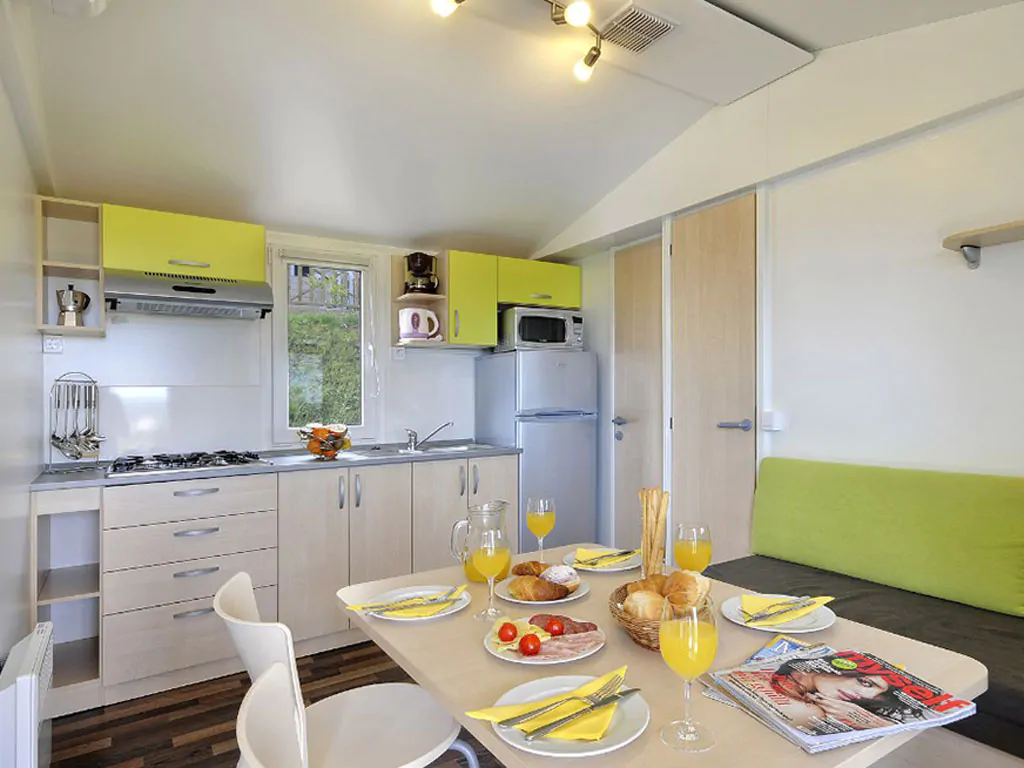valamar-camping-lanterna-mobile-home-lanterna-home-interior-kitchen
