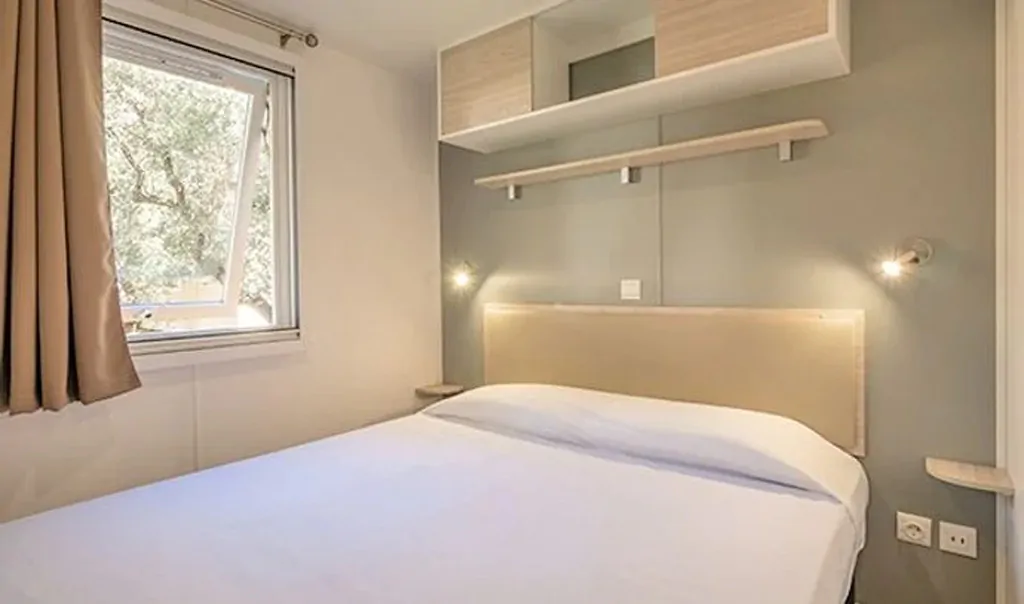 zaton-holiday-resort-comfort-6-interior-double-bed
