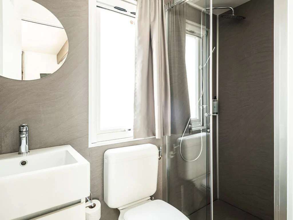 zaton-holiday-resort-superior-interior-bathroom