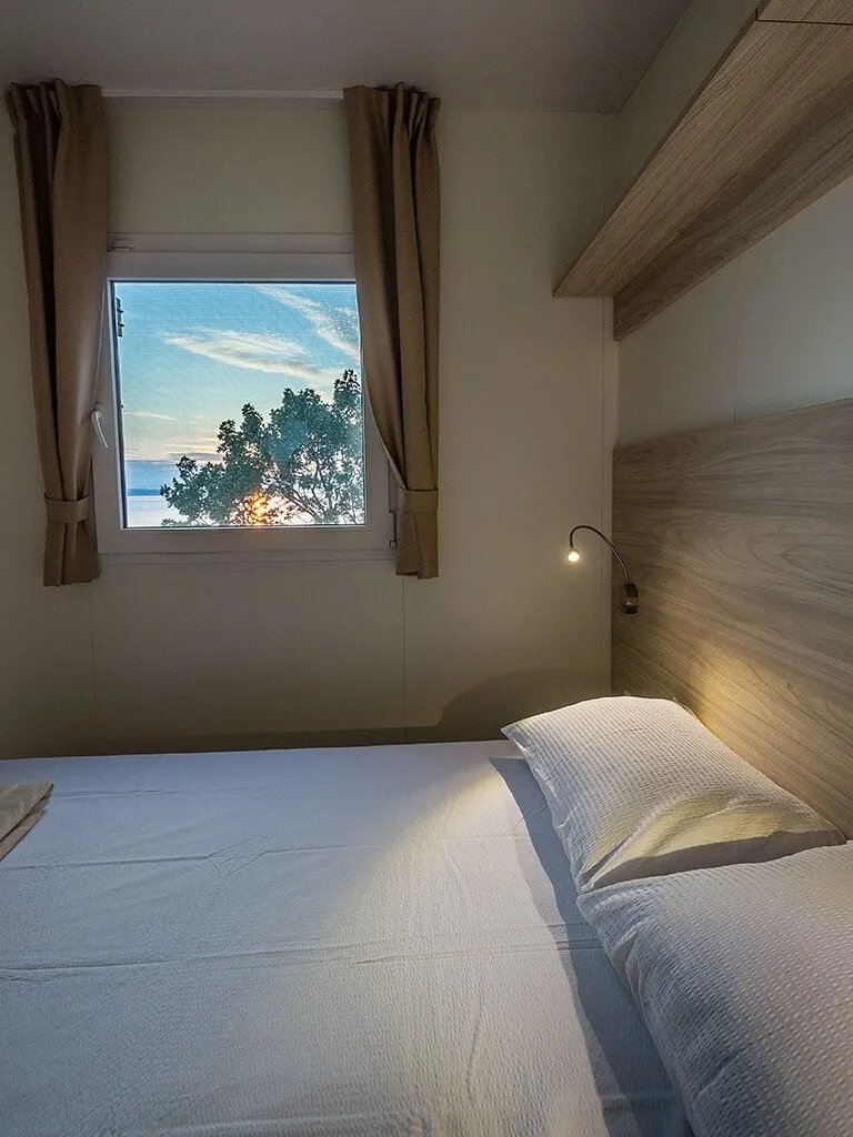 camping-klenovica-comfort-mobile-home-bedroom-sea-view-iii