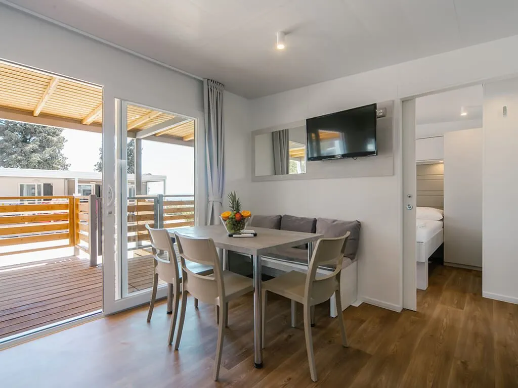 camping-ljutic-interior-superior-sea-view-mobile-home-9