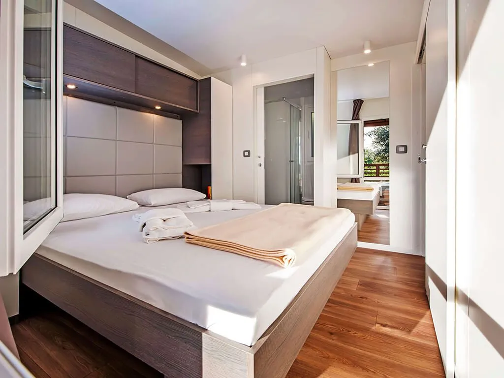camping-ljutic-mobile-home-superior-bedroom-ii