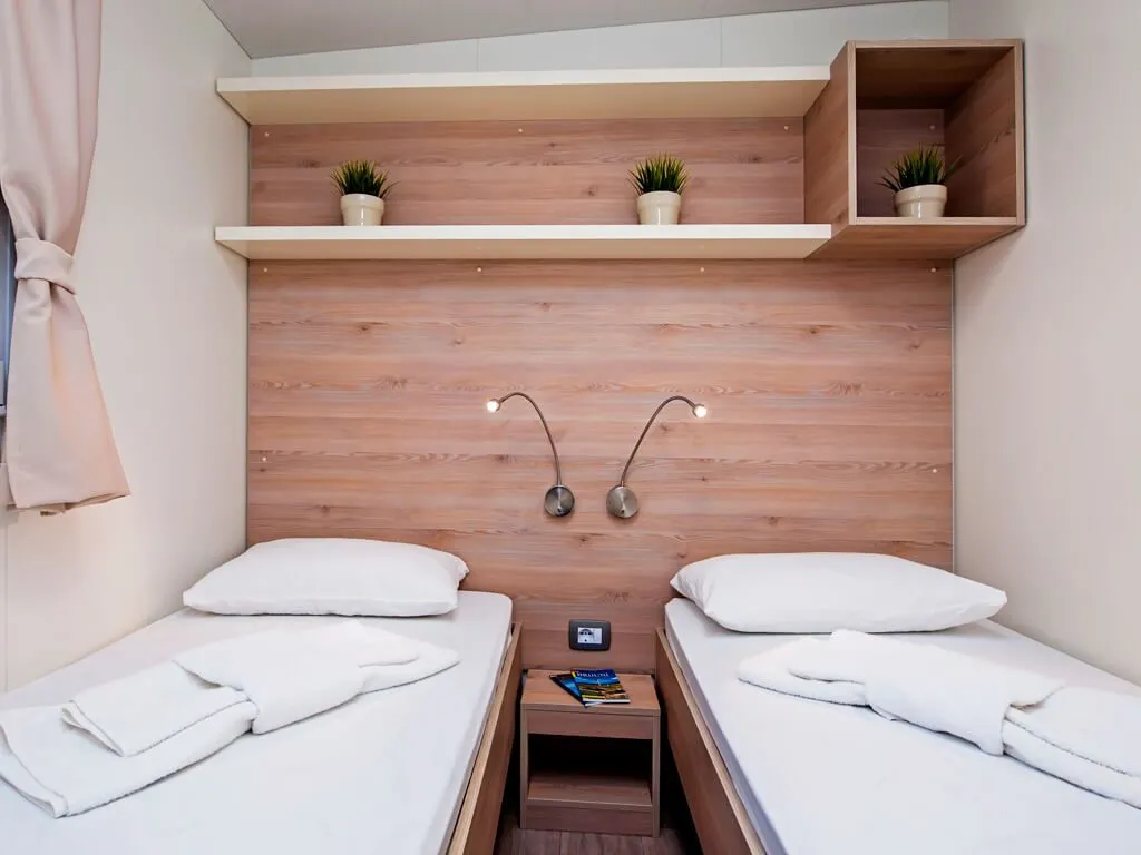 campsite-klenovica-premium-seaview-mobile-homes-children-bedroom-ii