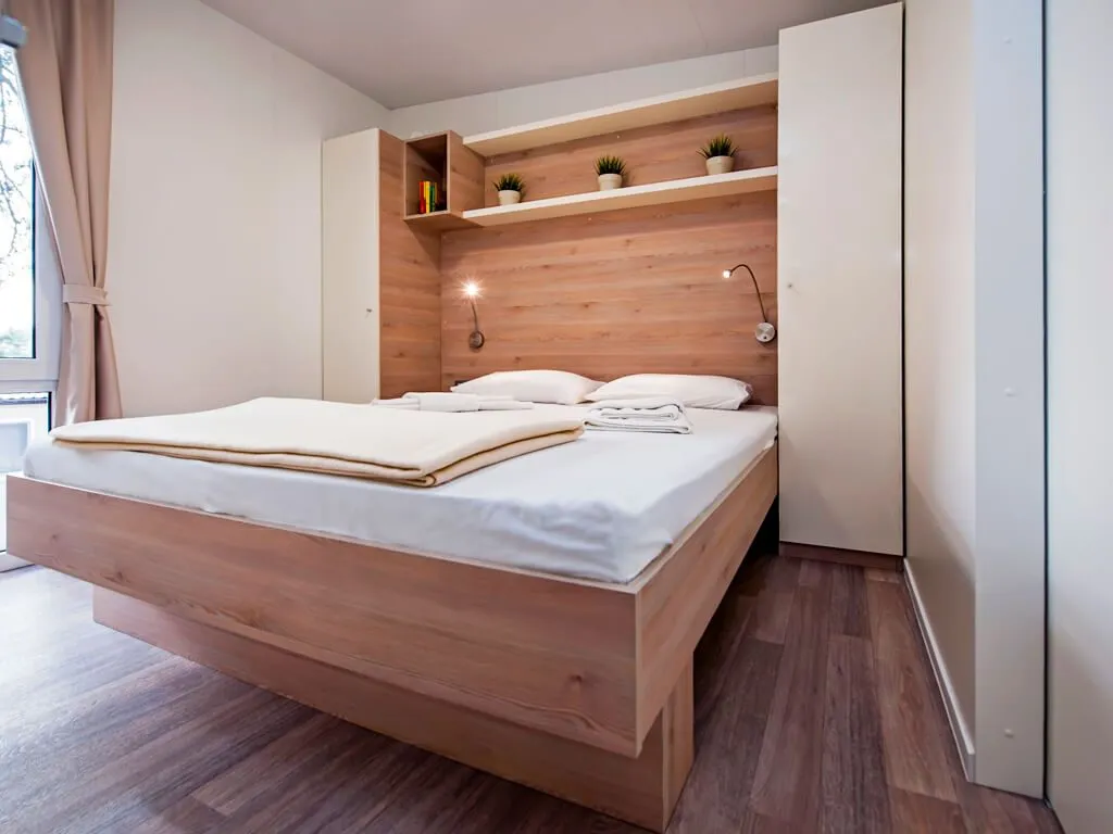 campsite-klenovica-premium-seaview-mobile-homes-double-bedroom