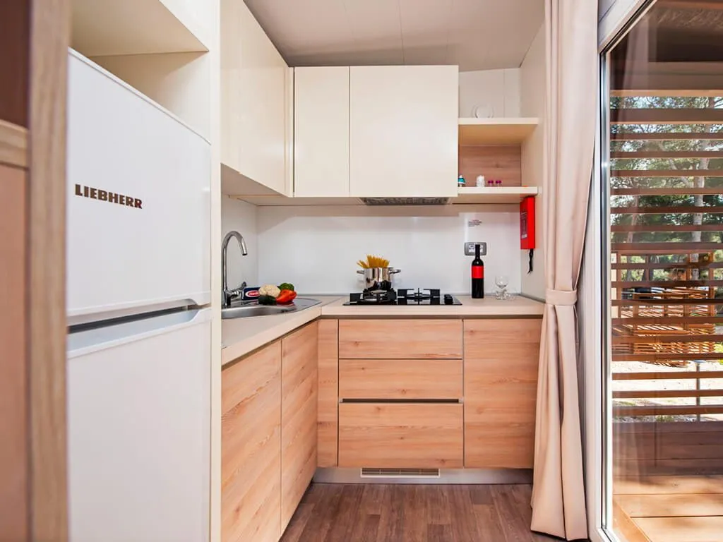 campsite-klenovica-premium-seaview-mobile-homes-kitchen