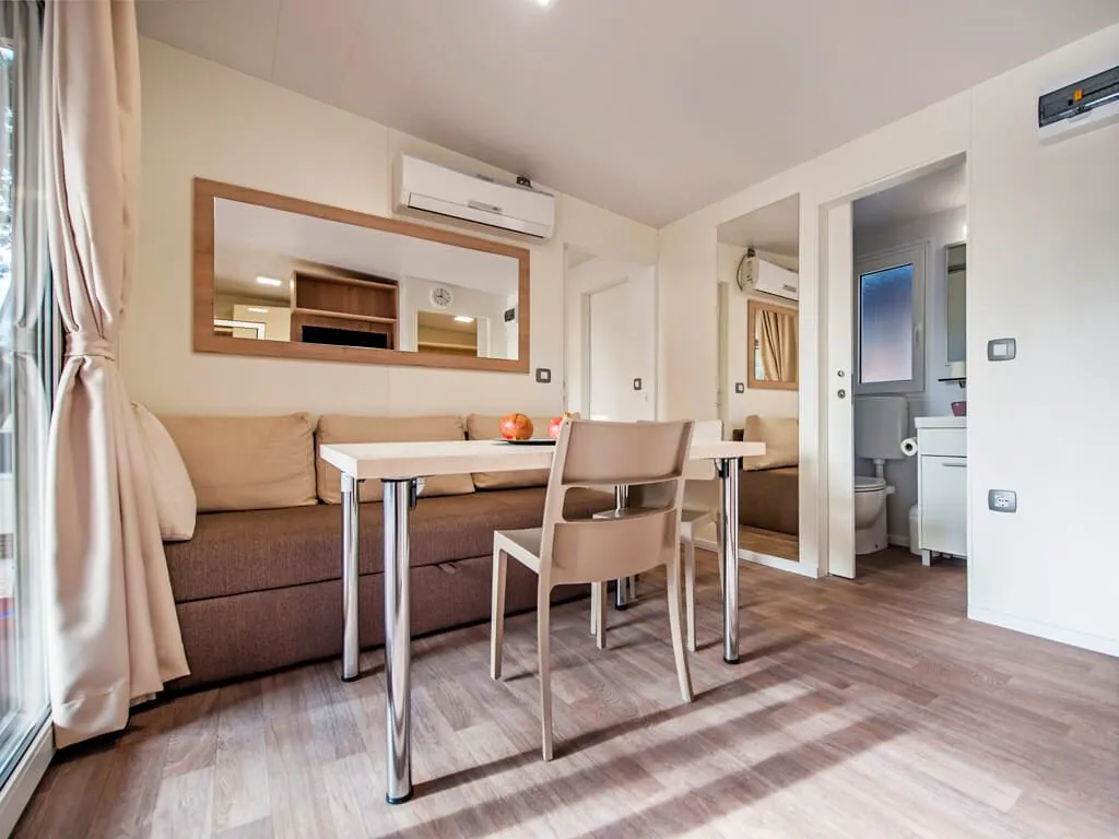 campsite-klenovica-premium-seaview-mobile-homes-living-room-and-dining-room