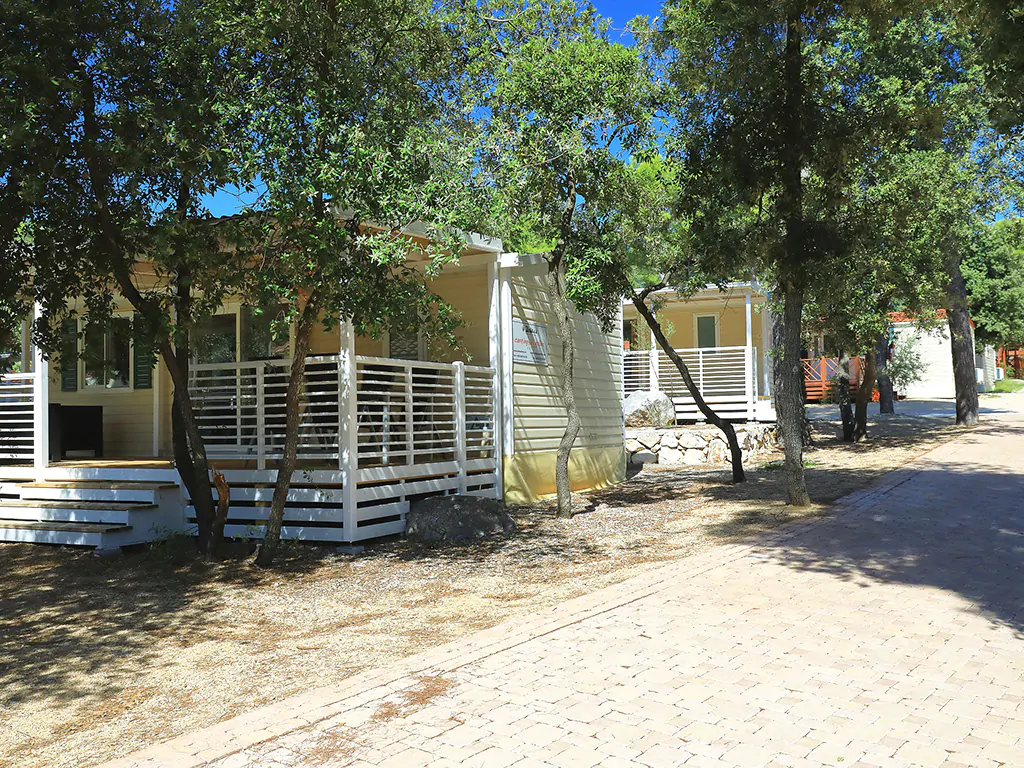campsite-park-soline-premium-mobile-homes-area