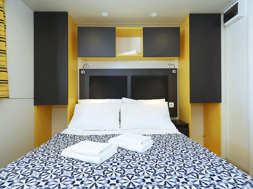 campsite-park-soline-premium-mobile-homes-bedroom