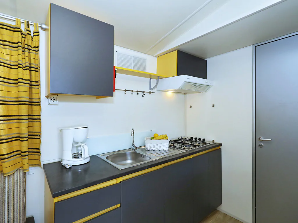 campsite-park-soline-premium-mobile-homes-kitchen