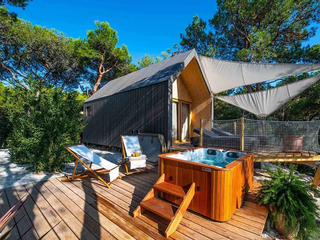 camping-arena-one-99-glamping-adriatic-suite-exterior