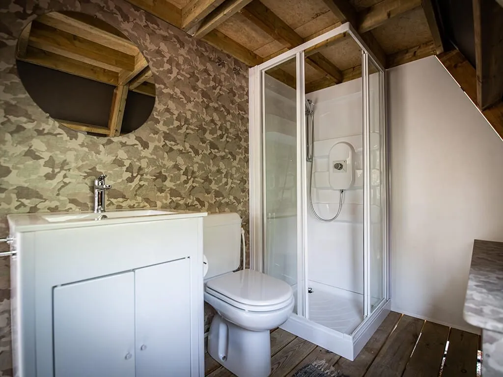 camping-arena-one99-lodge-tent-glamping-bathroom-2