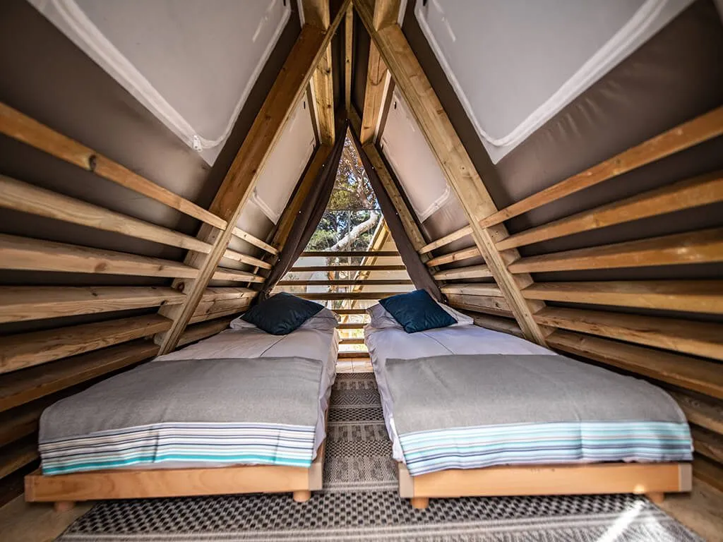 camping-arena-one99-lodge-tent-glamping-bedroom-iii