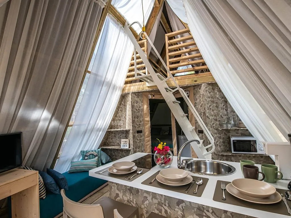 camping-arena-one99-lodge-tent-glamping-interior-i-2