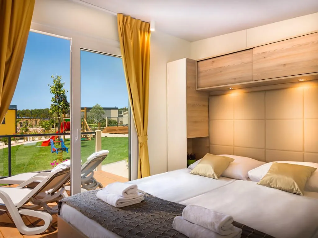 camping-krk-bella-vista-mobile-homes-with-childrens-playground