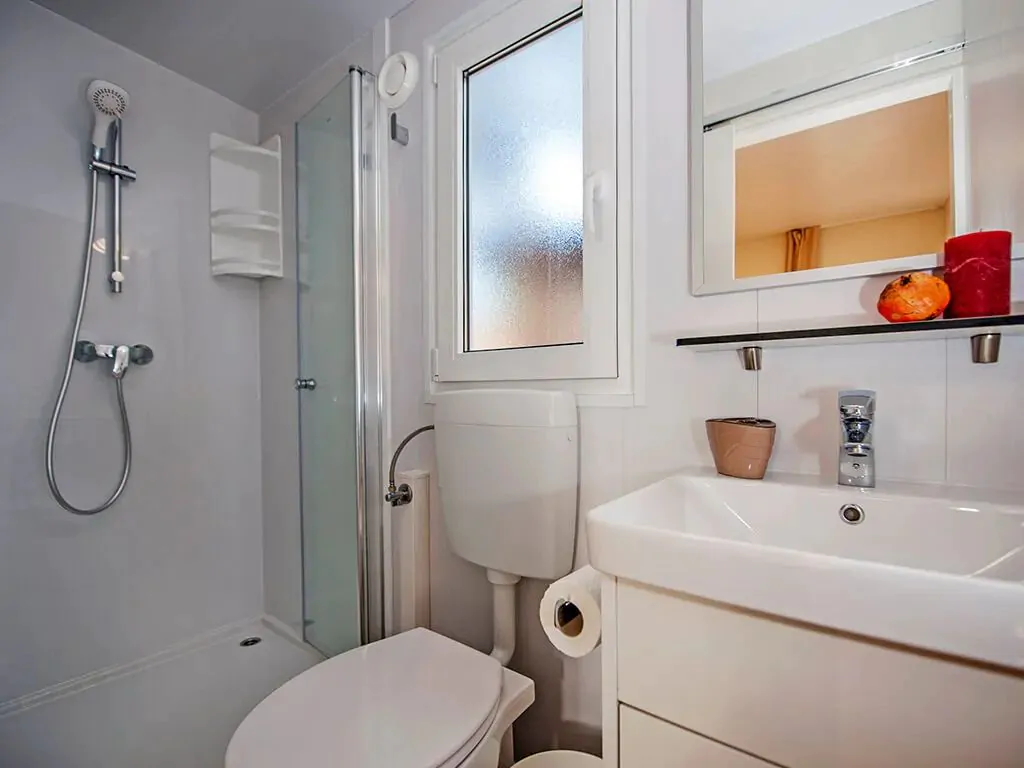 camping-porton-biondi-premium-mobile-home-interior-2-jpg