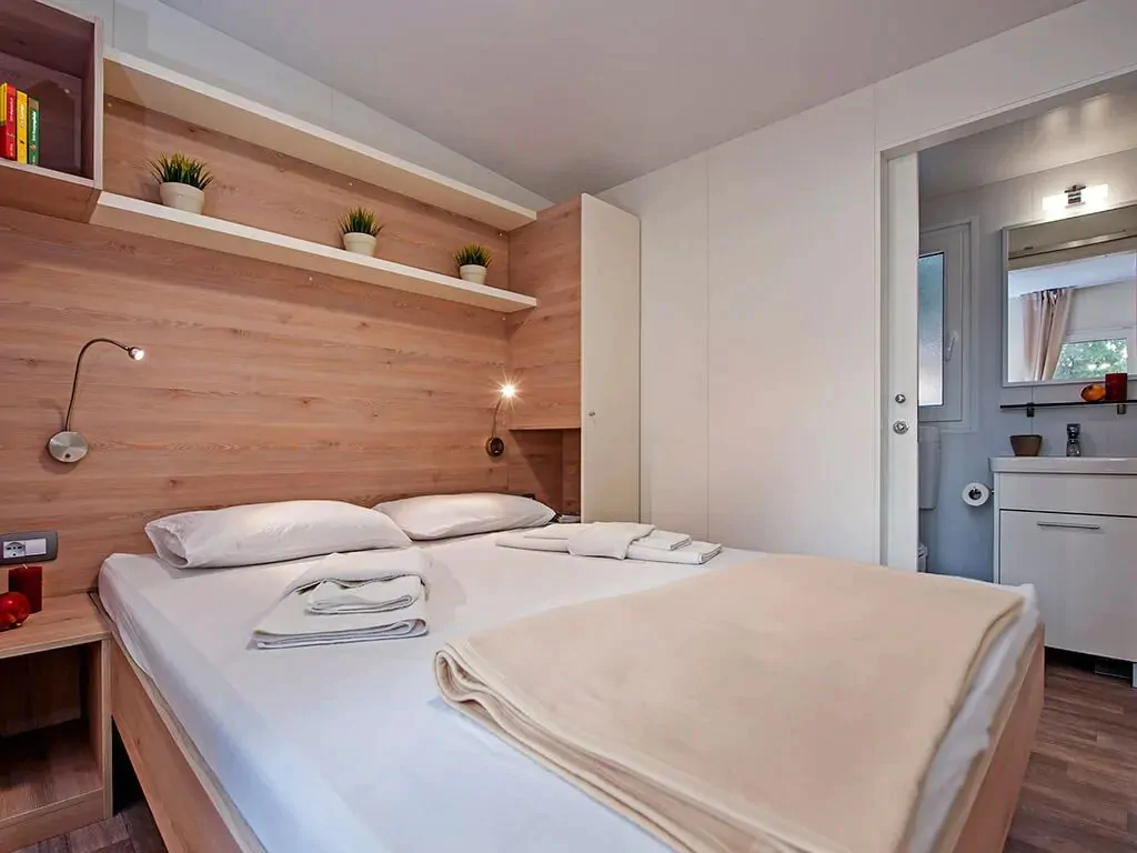 camping-porton-biondi-premium-mobile-home-interior-3-jpg