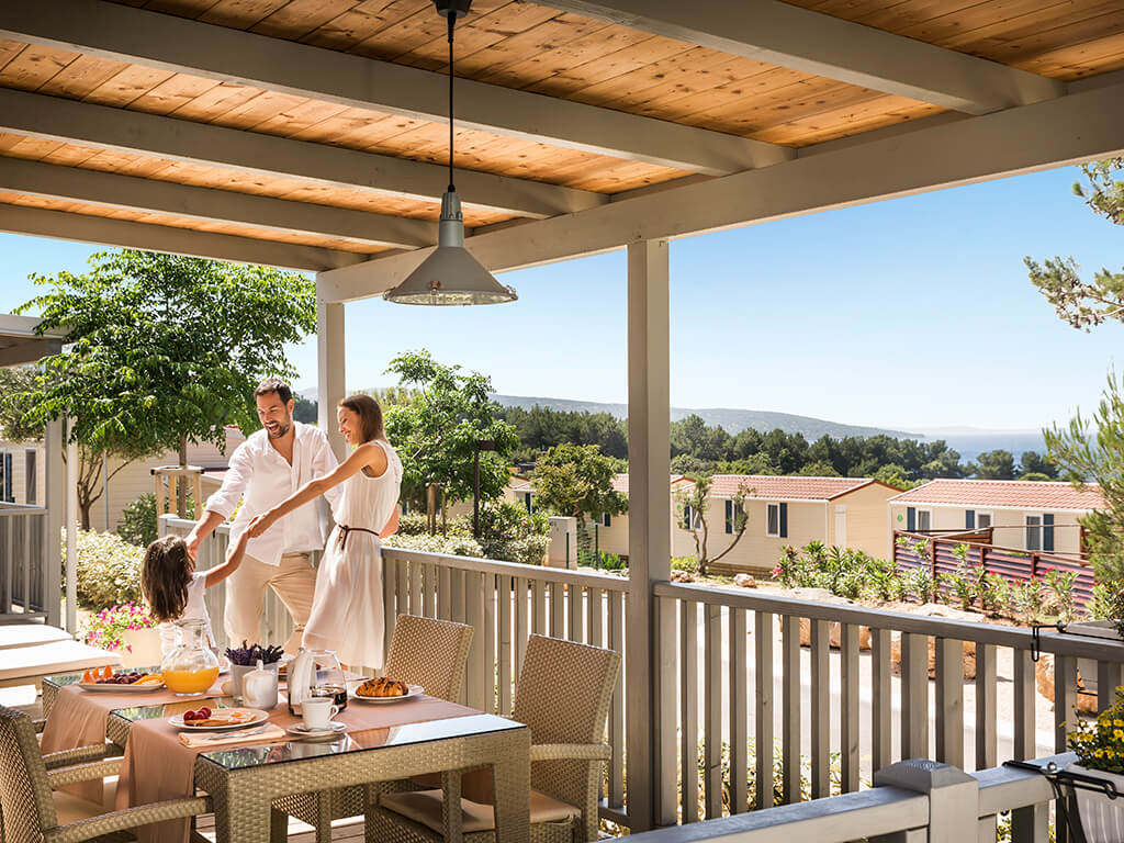 Familie stacaravans in Kroatië