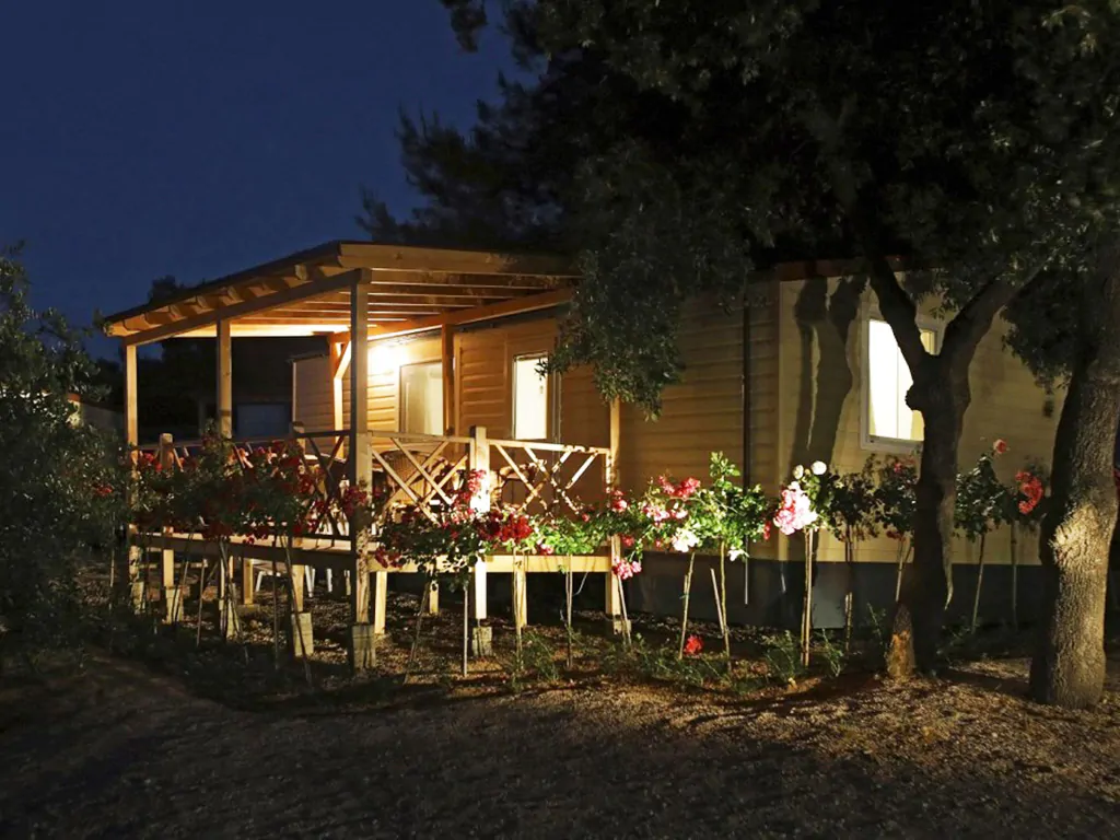 amadria-park-sibenik-solaris-mobile-home-by-night