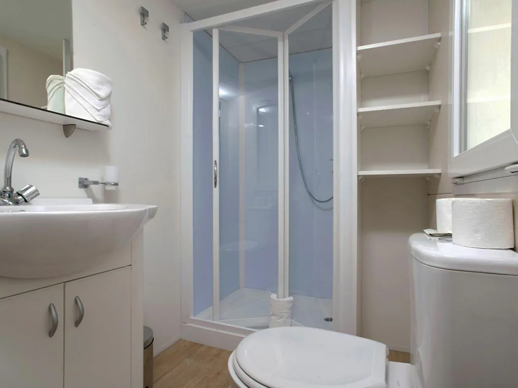 amadria-park-sibenik-solaris-mobile-home-interior-bathroom