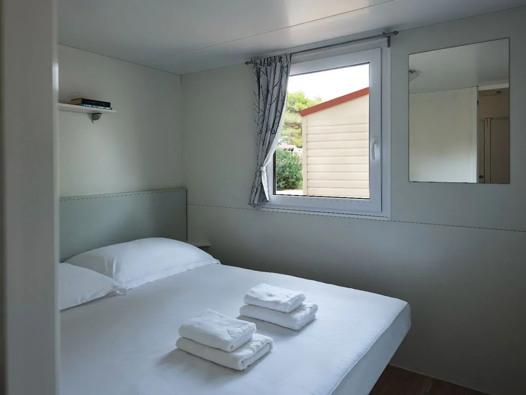 amadria-park-sibenik-standard-mobile-home-interior-bedroom