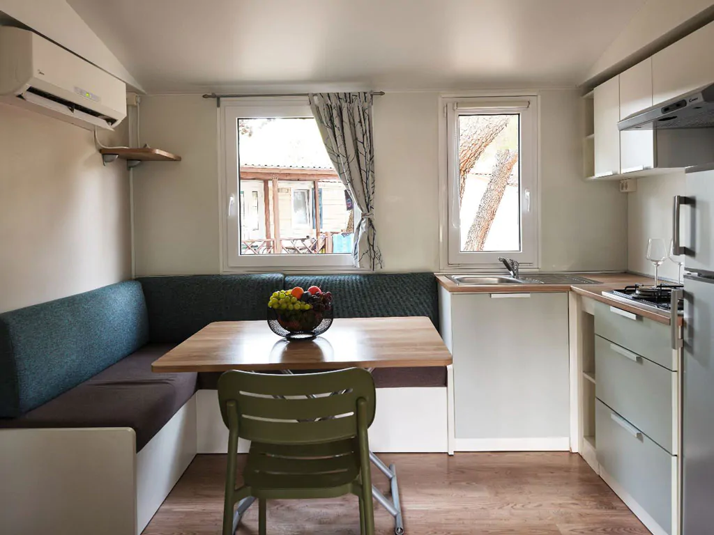 amadria-park-sibenik-standard-mobile-home-interior-kitchen