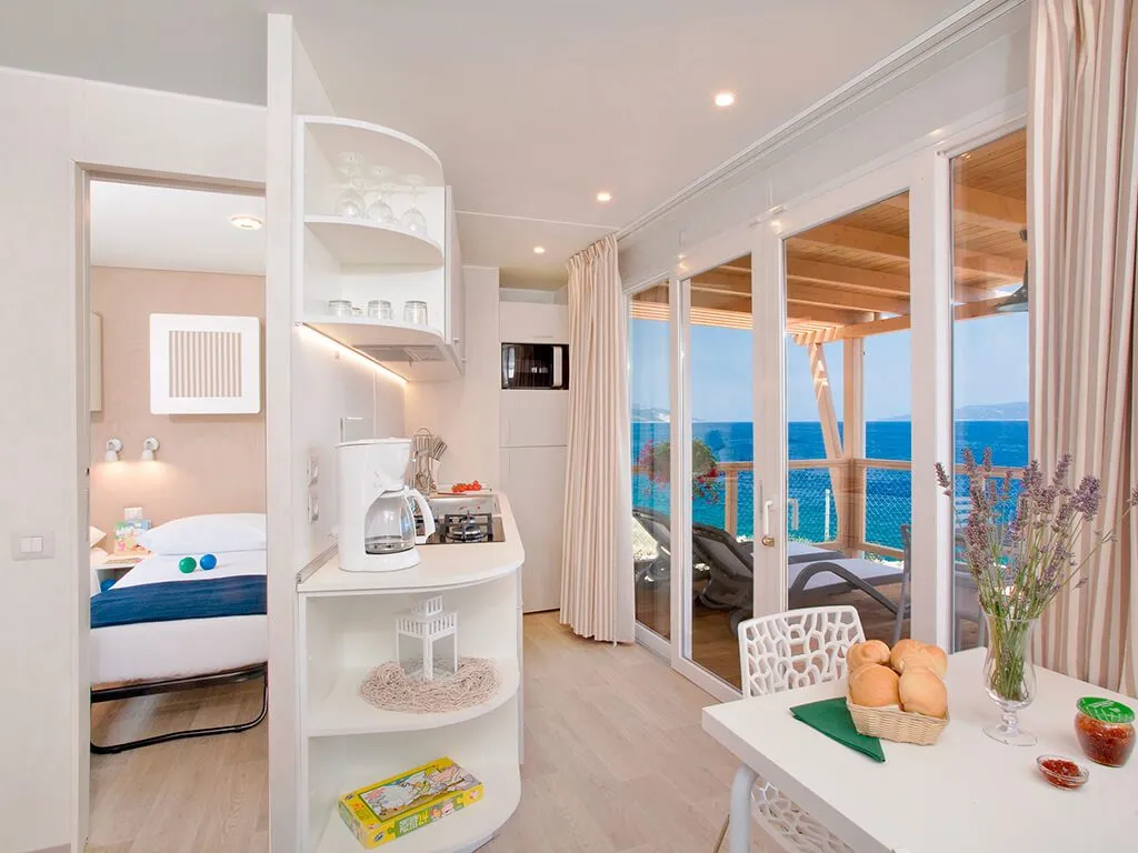 camping-marina-premium-seaview-mobile-home-interior