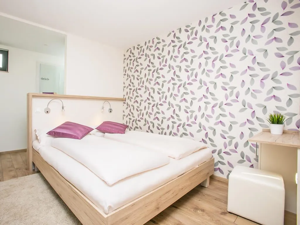 camping-turist-grabovac-mobile-homes-double-bedroom