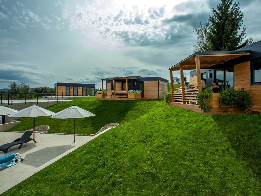 camping-turist-grabovac-mobile-homes-outside-2