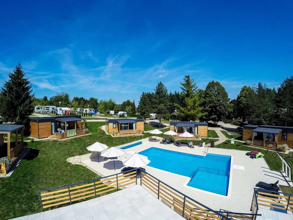 camping-turist-grabovac-mobile-homes-pool-iii