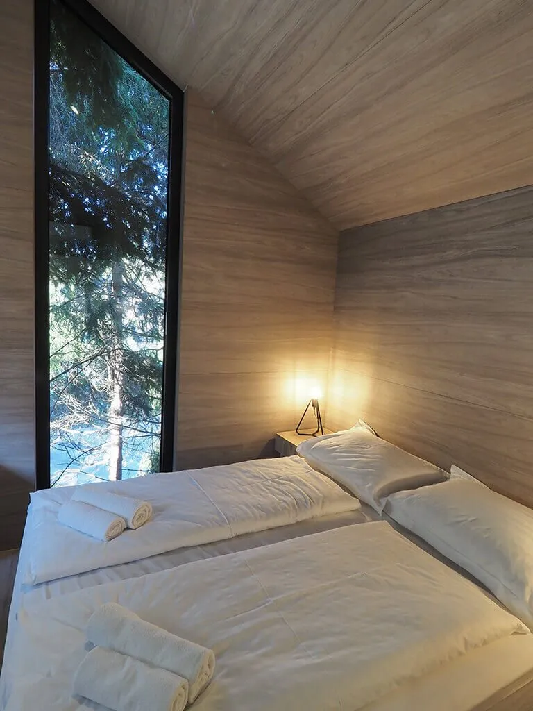 plitvice-holiday-resort-interior-of-tree-house-glamping-viii