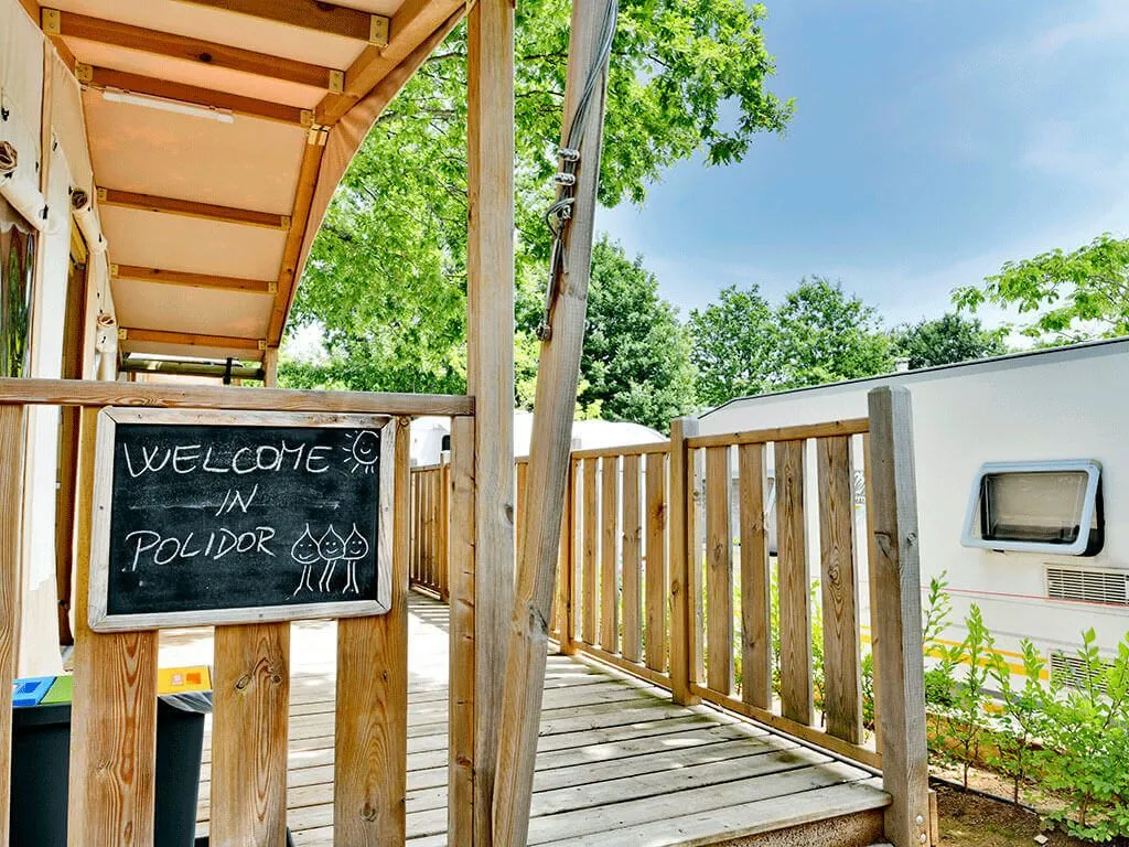 camping-park-polidor-safari-glamping-exterior