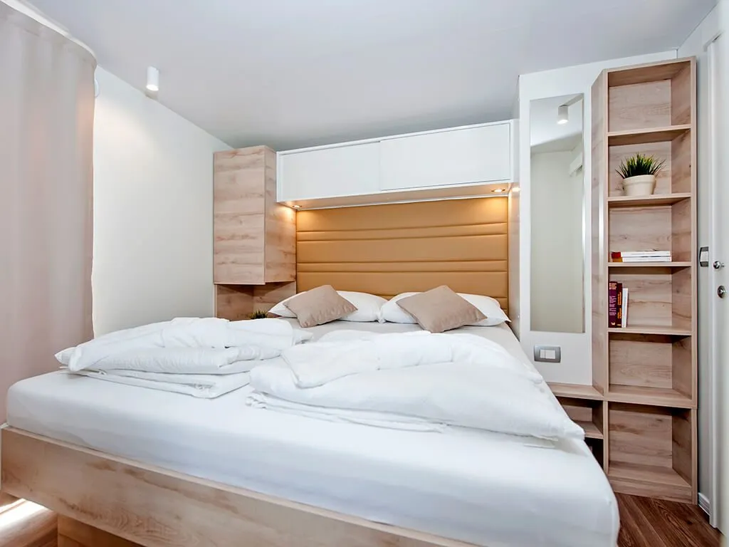 solaris-naturist-camping-resort-studio-comfort-mobile-home-interior-7